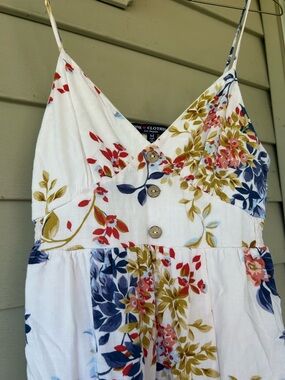 One Love Clothing size M - Floral Faux Button-Front V-Neck Sundress
